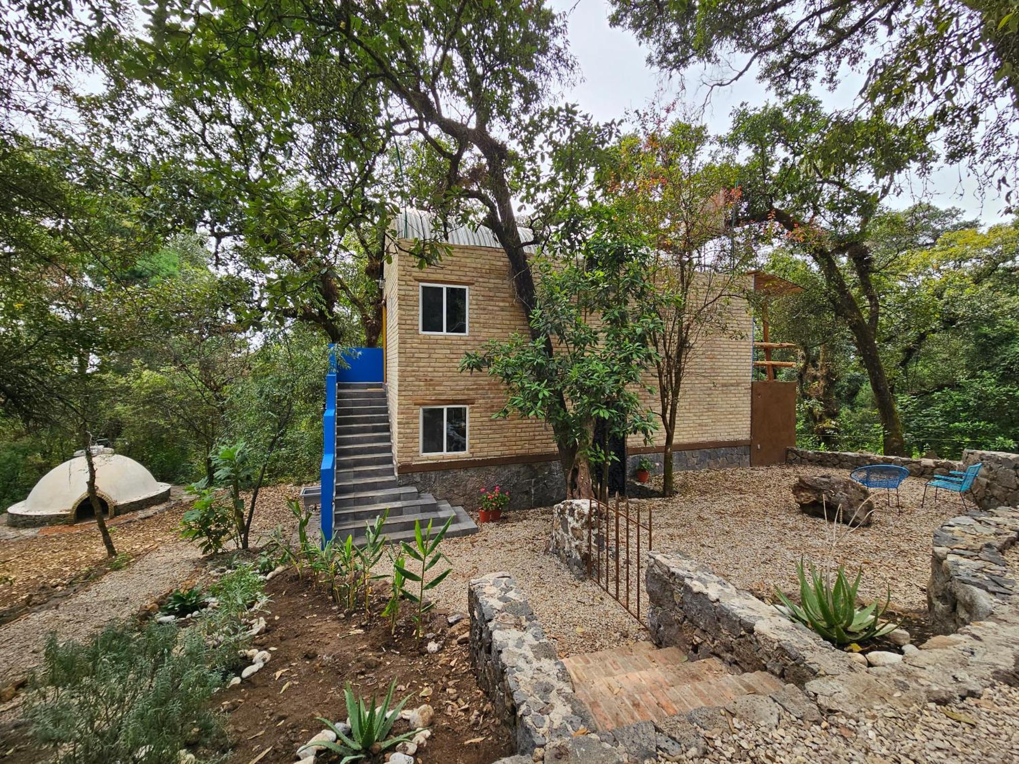 La Cabana Azul Al Fondo Del Bosque De Tepoztlan Exterior photo
